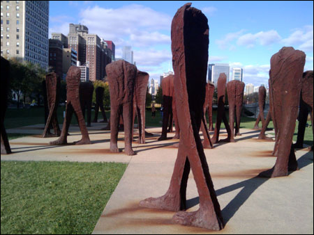 Image of sculpture installation Magdalena Abakanowicz's Agora