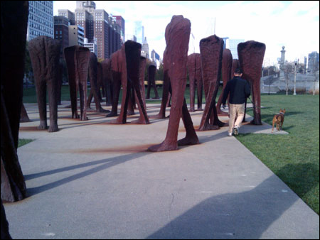 Image of sculpture installation Magdalena Abakanowicz's Agora